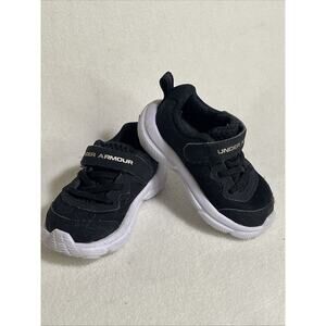 Under Armour Kid's Shoes Size 5K- EUC